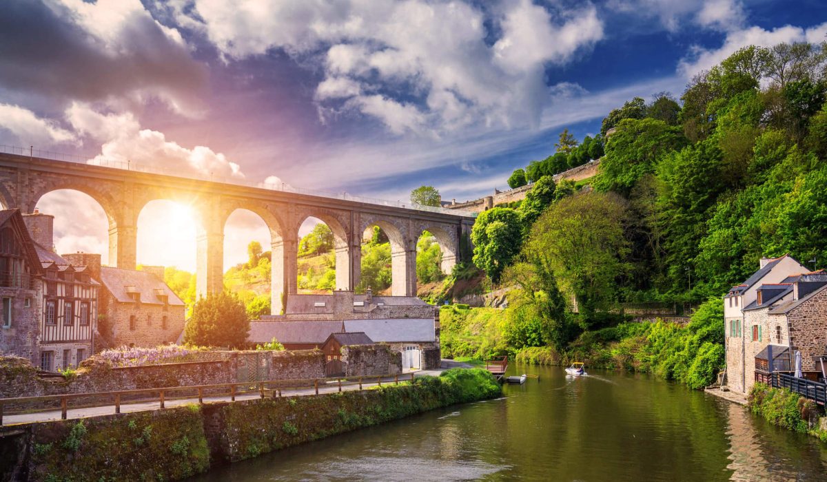 BRI36851_Dinan._Shutterstock