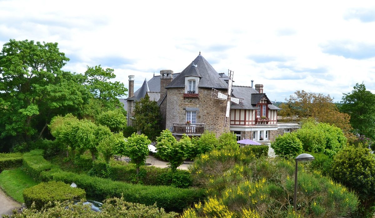 Hotel-du-Vieux-Moulin-ST-JACUT-2017-1