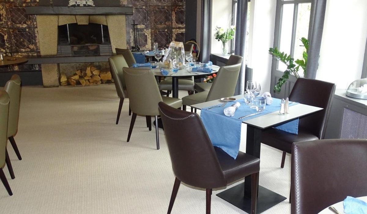 Le-Vieux-Moulin-Hotel-Hede-Bazouges-Exterior