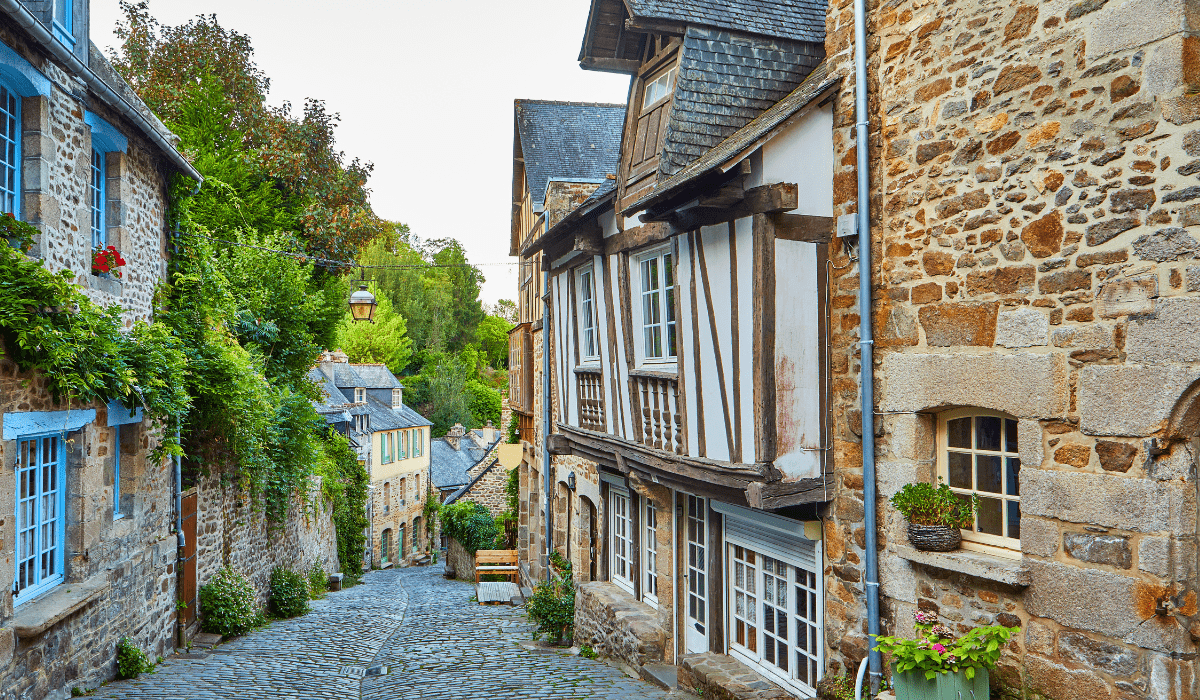dinan