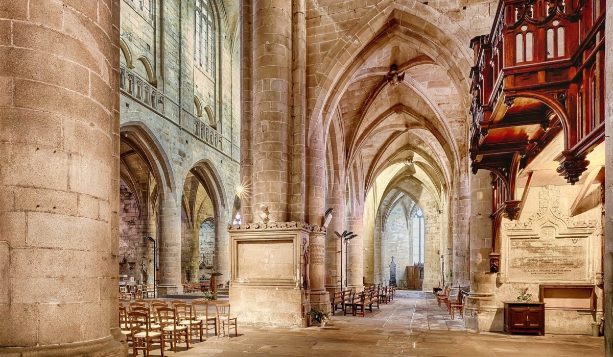 dinan-saint-malo-church-france-lu9l