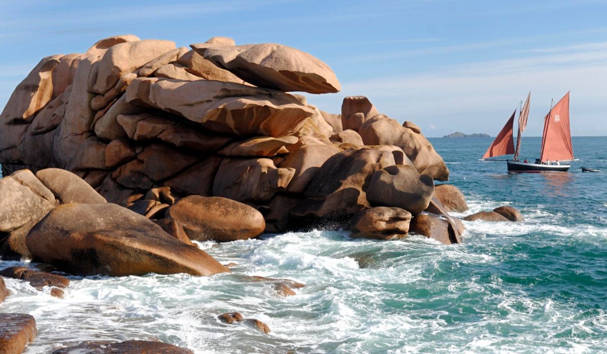 ploumanach-cte-de-granit-rose-yannick-le-gal-1920x960