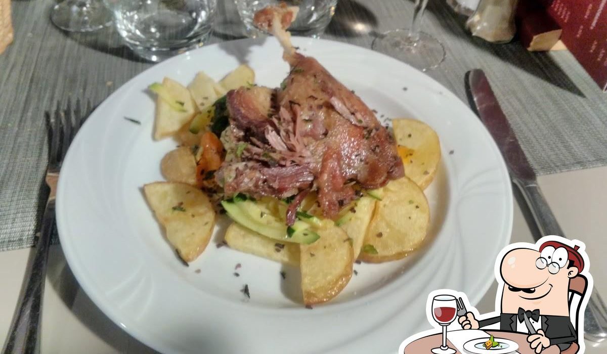 r334-dishes-Le-Saint-Louis-restaurant-en-centre-ville-de-Dinan-repas-de-groupe-2022-10-1